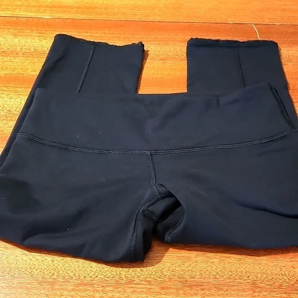 Lululemon black Capri leggings SZ 8 - Picture 2 of 9